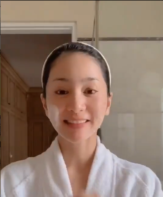 5 Perawatan kecantikan wajah Bunga Zainal, gunakan hydra facial