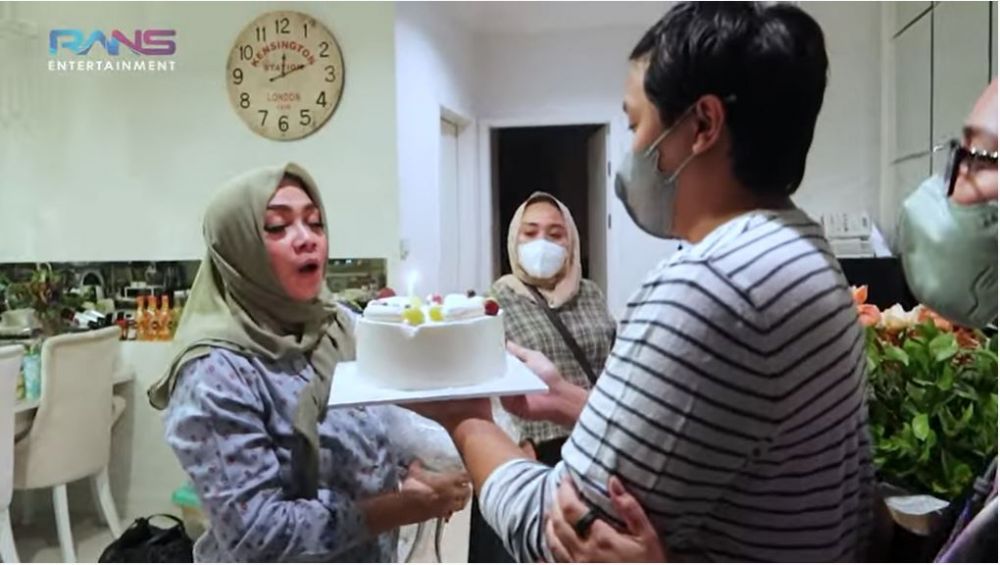 9 Kue ulang tahun Rieta Amilia dari tahun ke tahun, selalu elegan