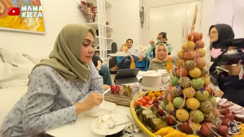 9 Kue ulang tahun Rieta Amilia dari tahun ke tahun, selalu elegan