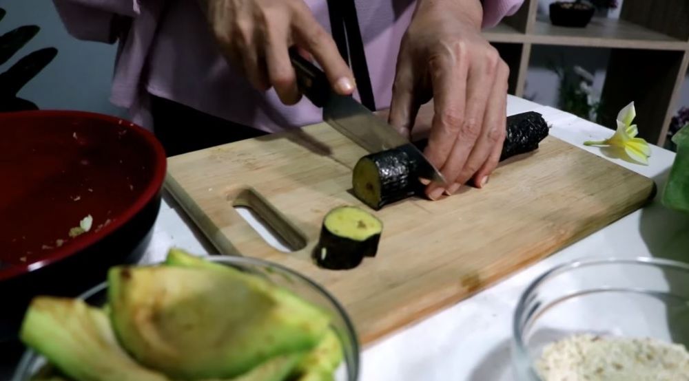 11 Trik mudah Dewi Hughes bikin sushi tanpa nasi, sehat dan lezat