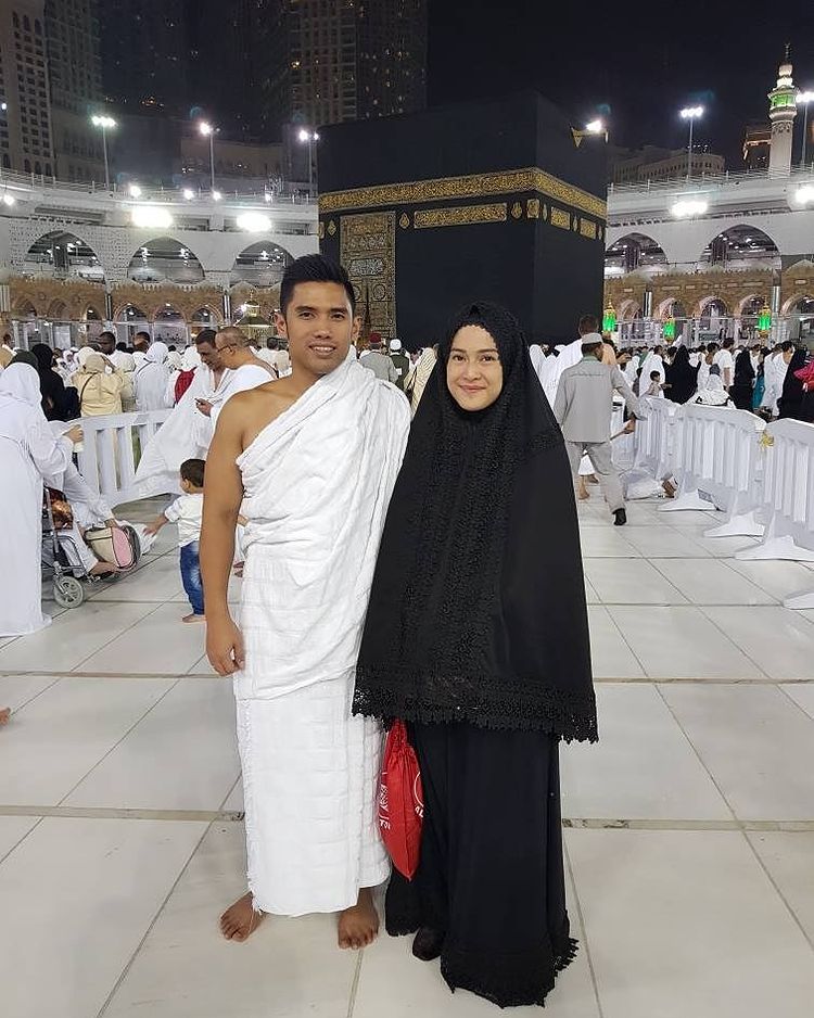 seleb mualaf jalani umrah © berbagai sumber