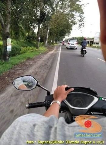 Potret lucu cuma dipahami pengendara motor bebek © berbagai sumber Potret lucu cuma dipahami pengendara motor bebek © berbagai sumber