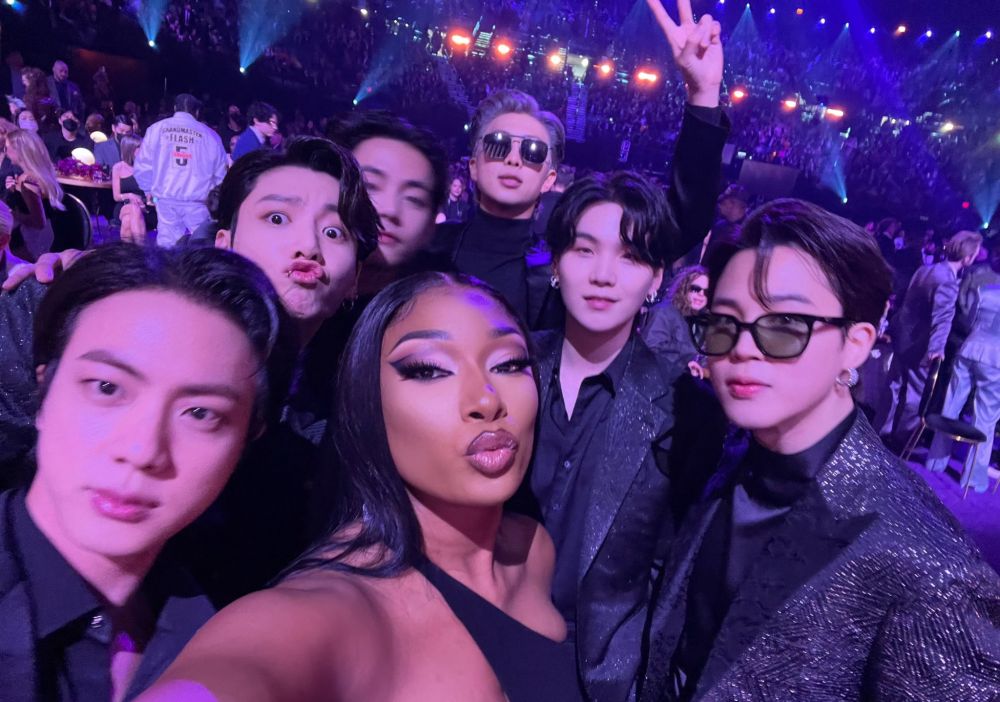 member BTS bareng penyanyi Hollywood © berbagai sumber