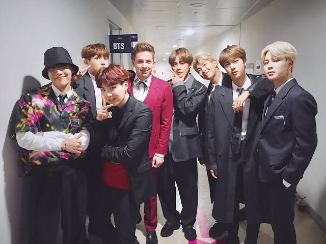 member BTS bareng penyanyi Hollywood © berbagai sumber