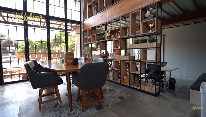 potret kantor irfan hakim usai renovasi © YouTube