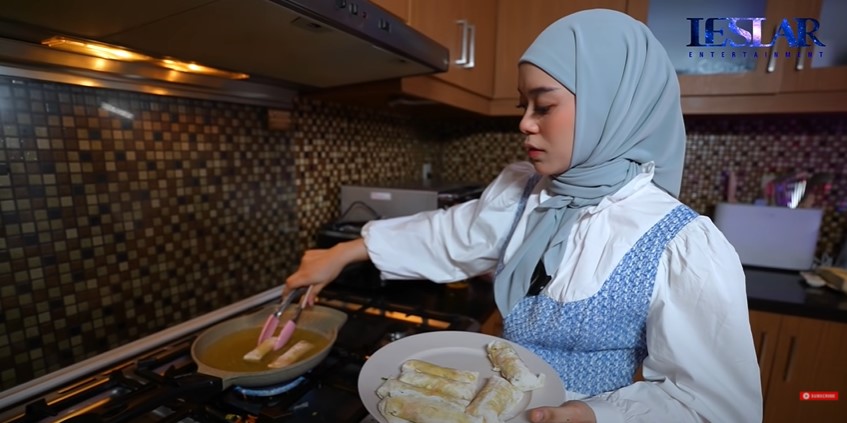 10 Langkah Lesty Kejora bikin lumpia isi, mudah dan bisa jadi stok
