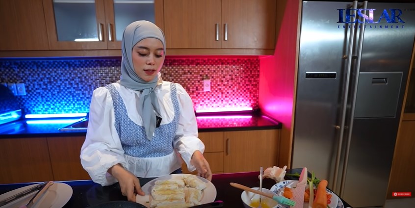 10 Langkah Lesty Kejora bikin lumpia isi, mudah dan bisa jadi stok