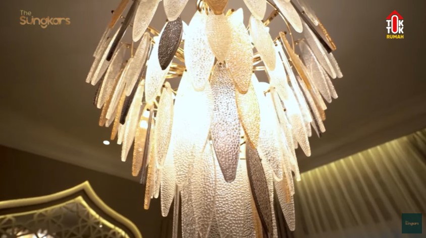 Potret ruang tamu Shireen Sungkar usai renovasi © YouTube