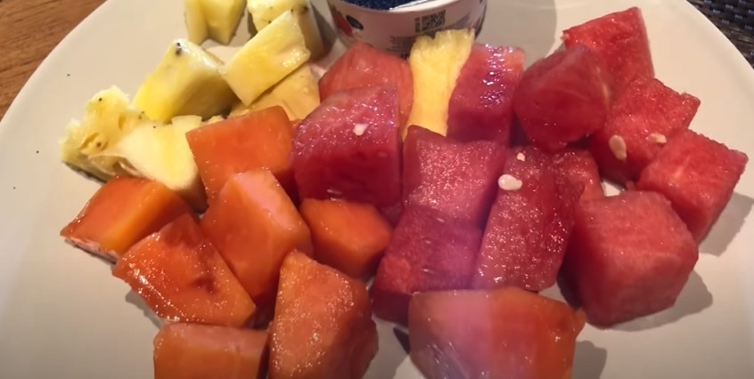 7 Makanan dikonsumsi Feni Rose, bikin diet lancar di usia 48 tahun