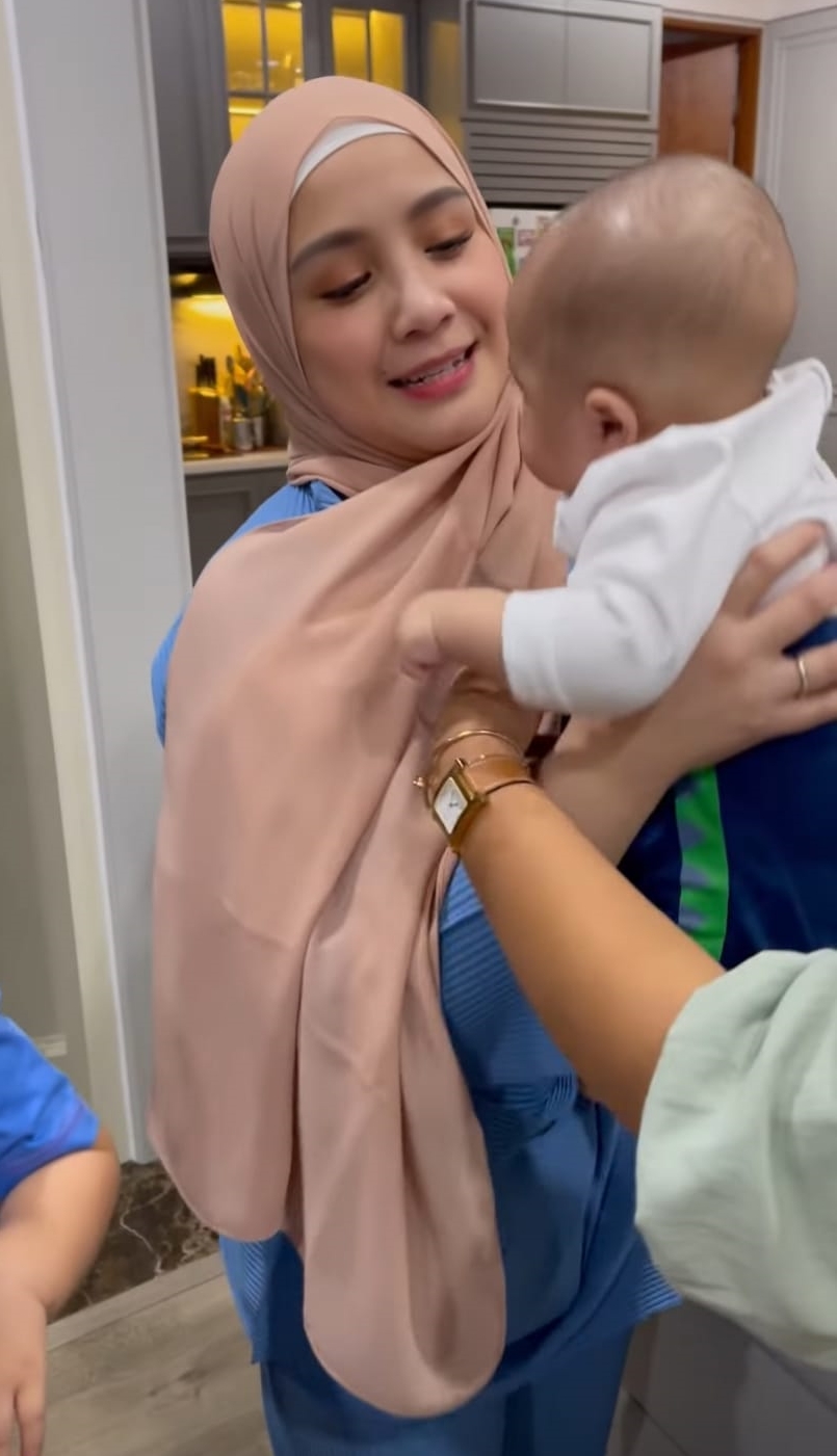 potret Nagita Slavina berhijab di pengajian © Instagram