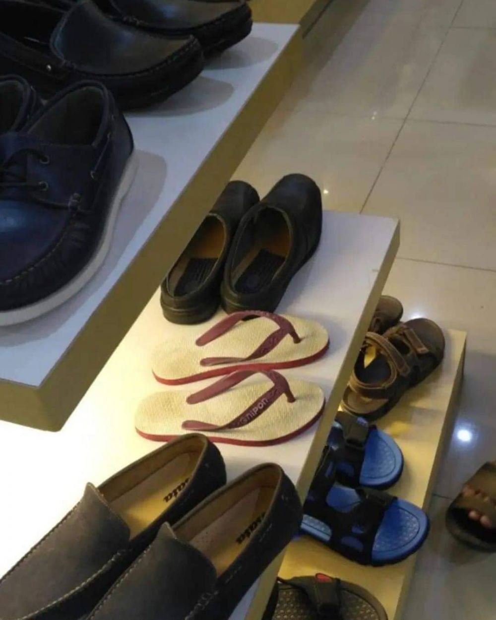 ada benda tapi salah posisi nih © Instagram