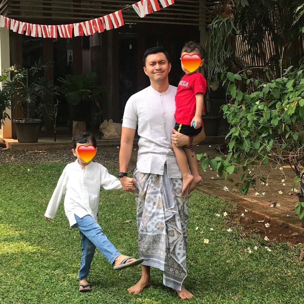 11 Gaya seleb saat momong cucu © 2022 brilio.net