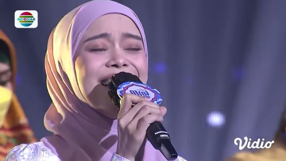 Lesty Kejora jadi host kompetisi tausiah Berbagai sumber