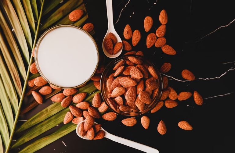 9 Pola makan Kesha Ratuliu saat diet, aman buat ibu menyusui