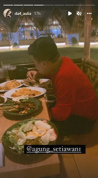 Menu buka puasa 6 jebolan D'Academy, Lesty datangkan gerobak cilor