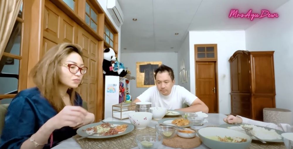 Inspirasi menu sahur 13 seleb untuk suami, simpel dan menggugah selera