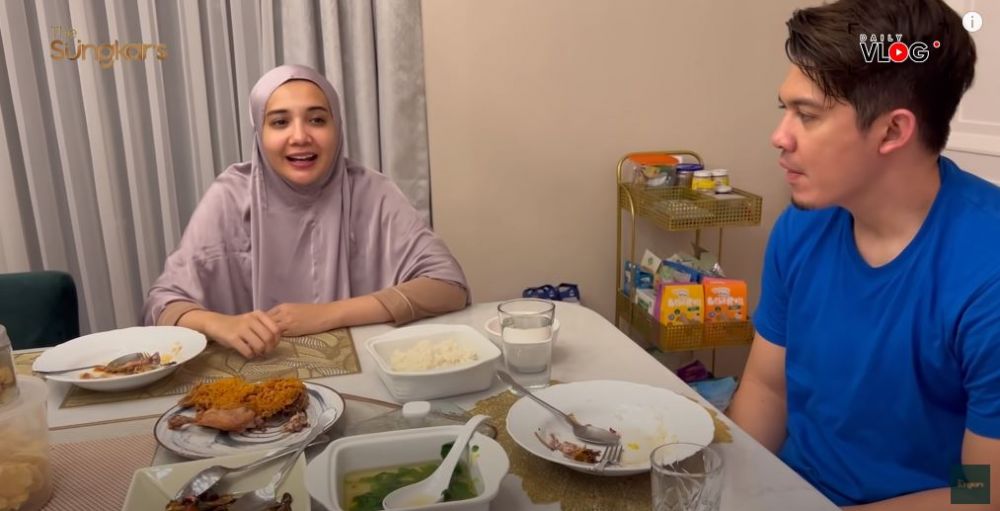 Inspirasi menu sahur 13 seleb untuk suami, simpel dan menggugah selera
