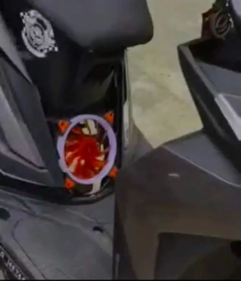 benda dipasang di motor © berbagai sumber benda dipasang di motor © berbagai sumber