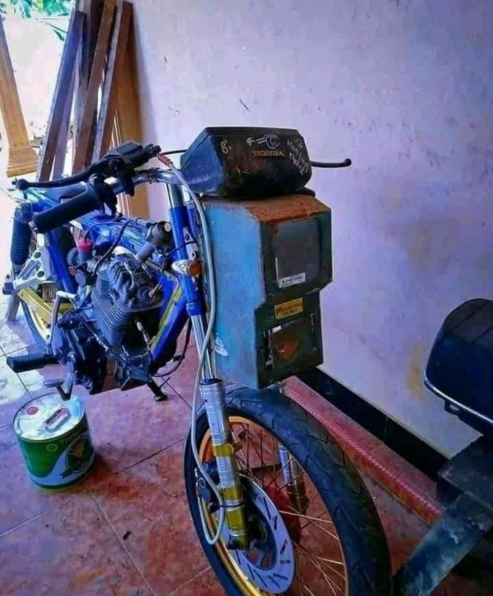 benda dipasang di motor © berbagai sumber benda dipasang di motor © berbagai sumber