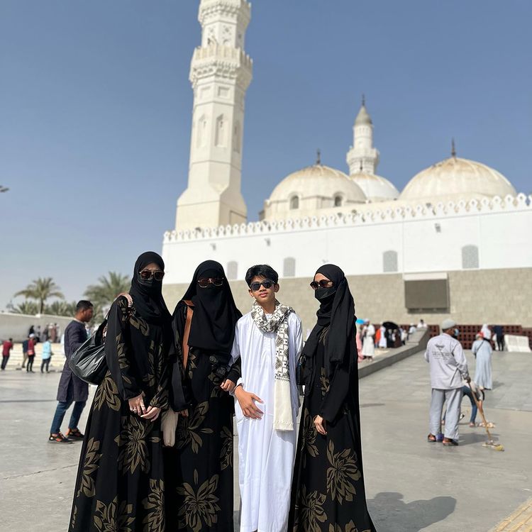 Umi Pipik umrah di bulan Ramadan © Instagram/@_ummi_pipik_