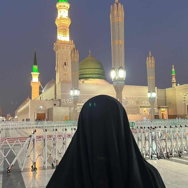 Umi Pipik umrah di bulan Ramadan © Instagram/@_ummi_pipik_