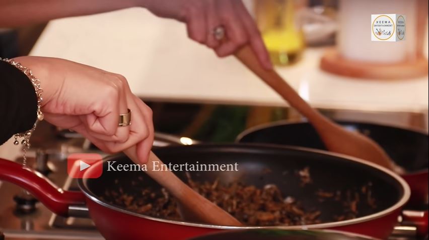 7 Trik simpel Angelina Sondakh masak sambal roa khas Manado, antiamis