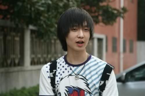 11 Potret Lay EXO di awal karier, tampil beda dengan rambut gondrong
