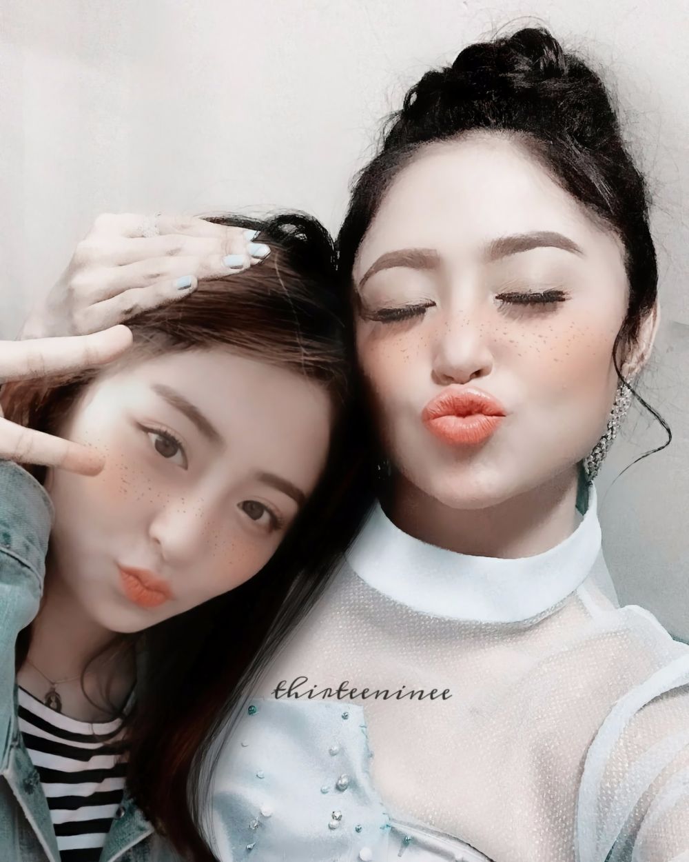 Dewi Perssik mirip Huh Yunjin Le Sserafim © berbagai sumber