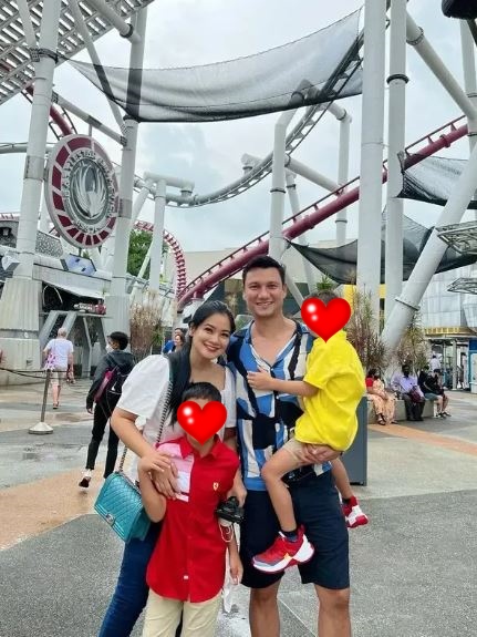 Titi Kamal liburan  Berbagai sumber