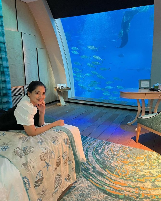 Titi Kamal liburan  Berbagai sumber