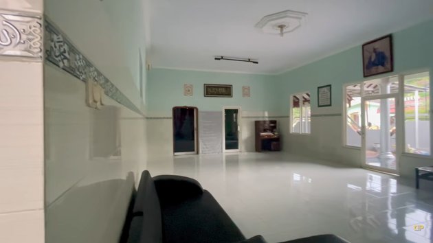 Potret rumah Dewi Perssik di Jember © YouTube Potret rumah Dewi Perssik di Jember © YouTube