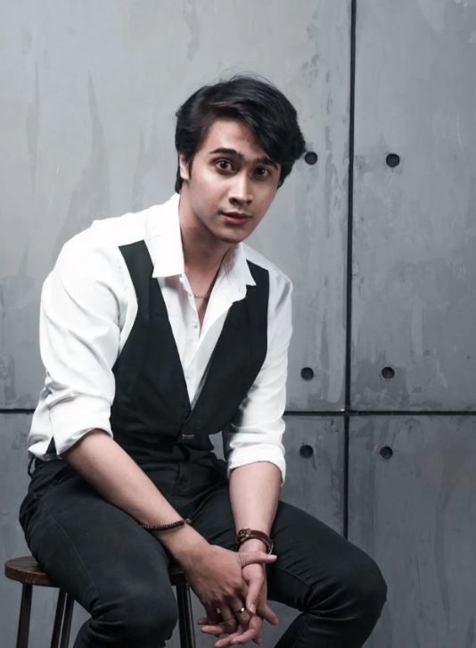 Kevin Gutomo lawan main Mayang berbagai sumber Kevin Gutomo lawan main Mayang berbagai sumber