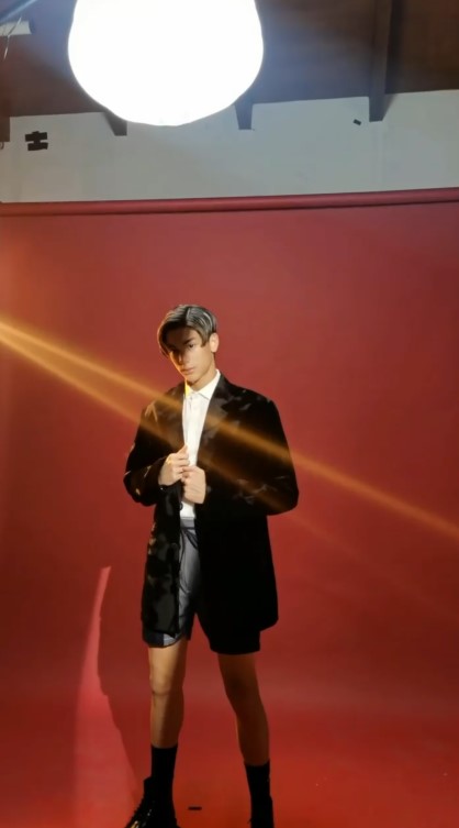 Momen pemotretan Eddy Meijer jadi model © Instagram Momen pemotretan Eddy Meijer jadi model © Instagram