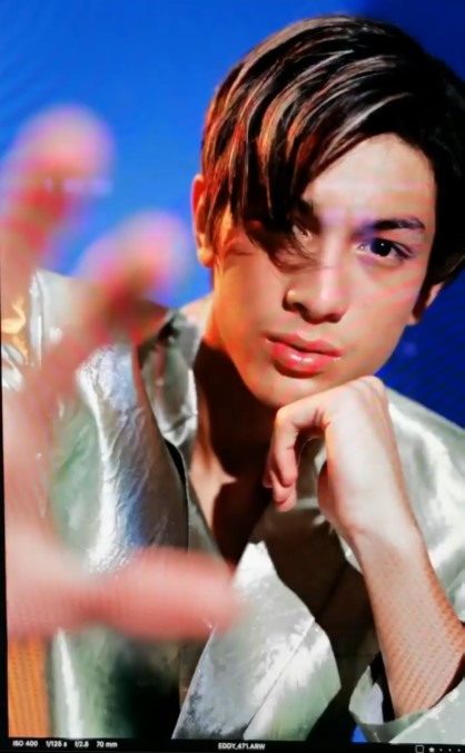 Momen pemotretan Eddy Meijer jadi model © Instagram