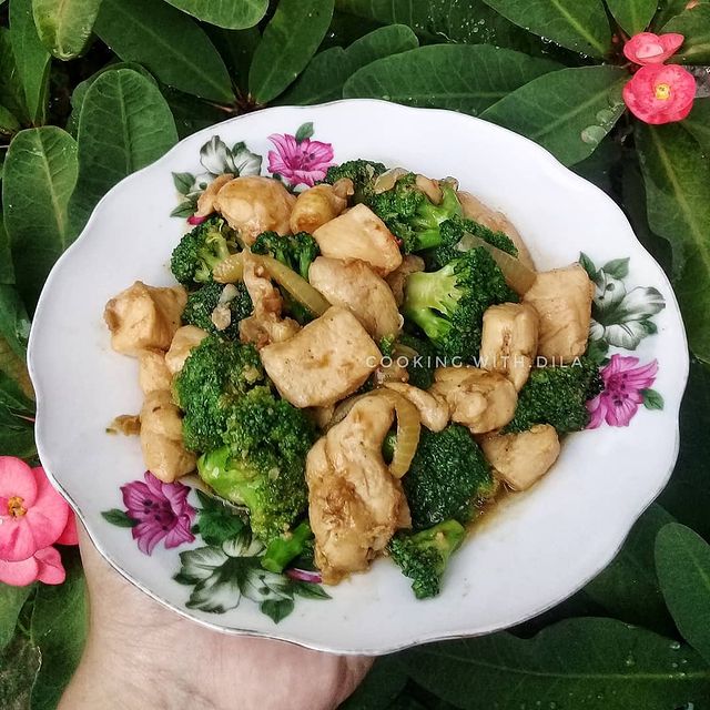 20 Resep menu sahur berbahan ayam aneka bumbu, empuk dan bikin nagih