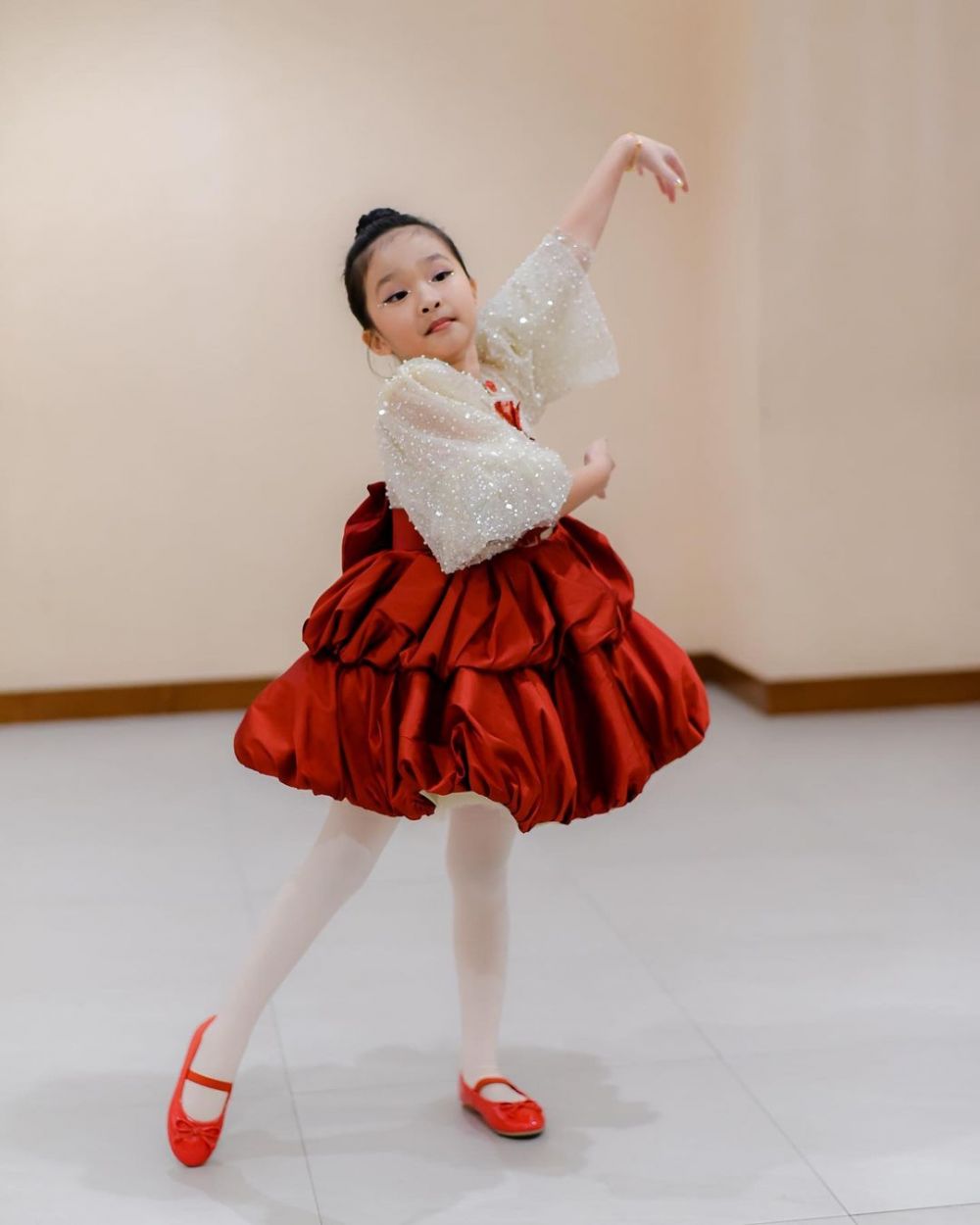 gaya anak seleb jadi presenter cilik berbagai sumber  gaya anak seleb jadi presenter cilik berbagai sumber