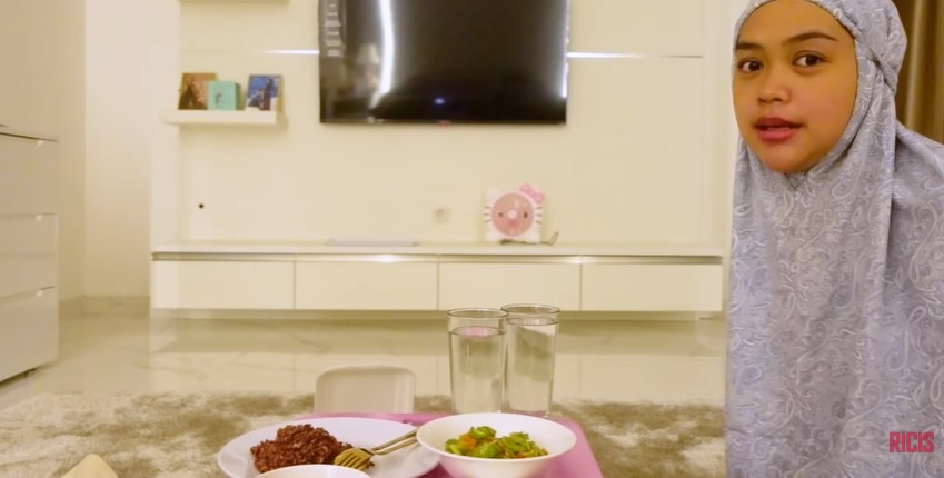 8 Kreasi menu sahur ala Ria Ricis untuk keluarga, serba praktis