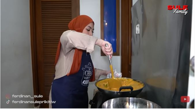 9 Trik Nathalie Holscher bikin rendang, empuk dan tidak mudah hancur