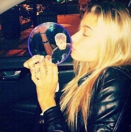 Hailey fans Justin Bieber berbagai sumber
