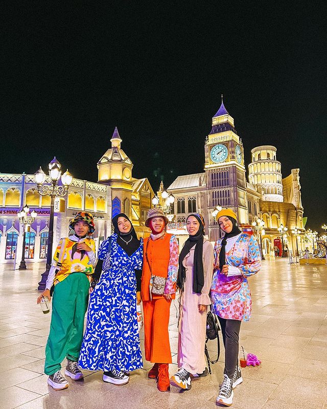 11 Potret keluarga Halilintar liburan di Dubai, coba wahana menantang