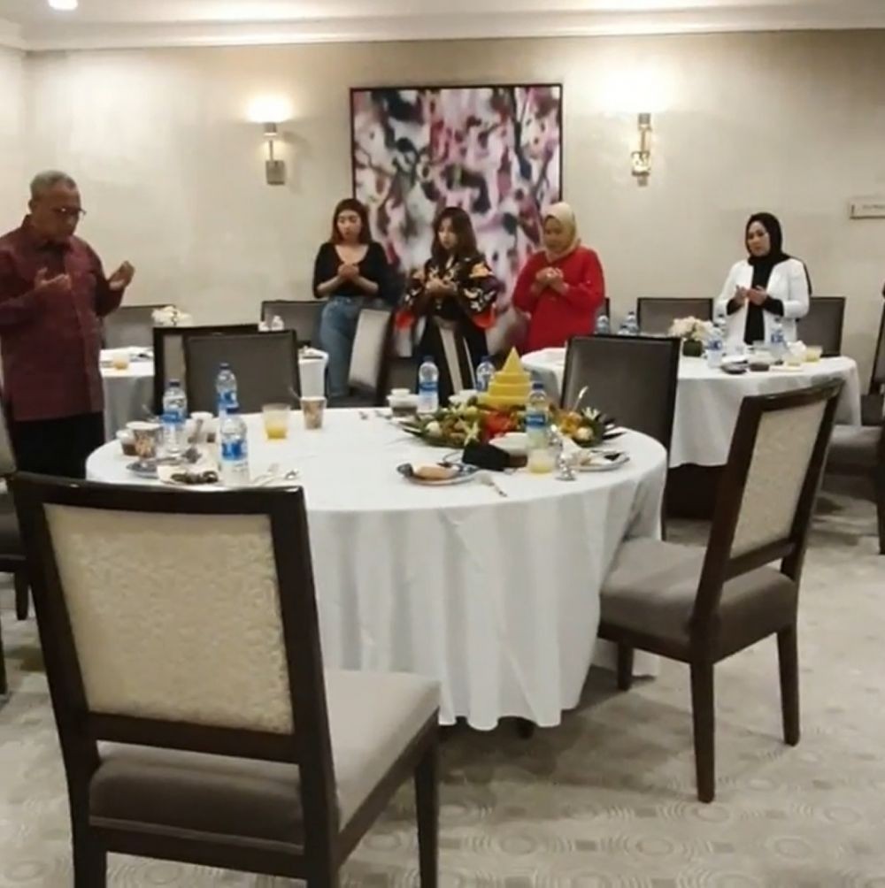 Momen syukuran kelahiran anak Nikita Willy © Instagram Momen syukuran kelahiran anak Nikita Willy © Instagram