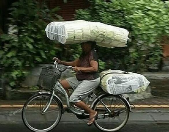 orang naik sepeda aneh-aneh tingkahnya © berbagai sumber orang naik sepeda aneh-aneh tingkahnya © berbagai sumber