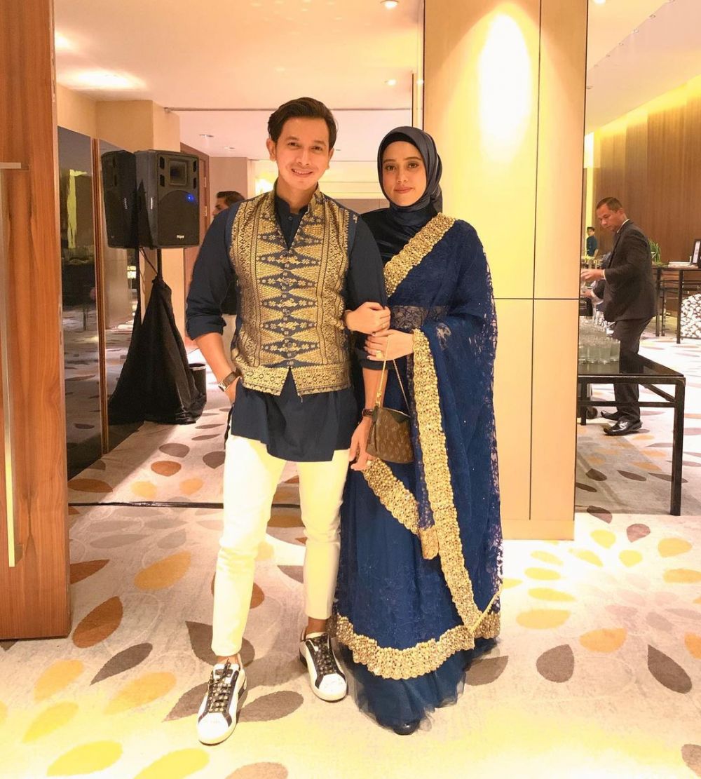 seleb berhijab pakai busana India © Instagram