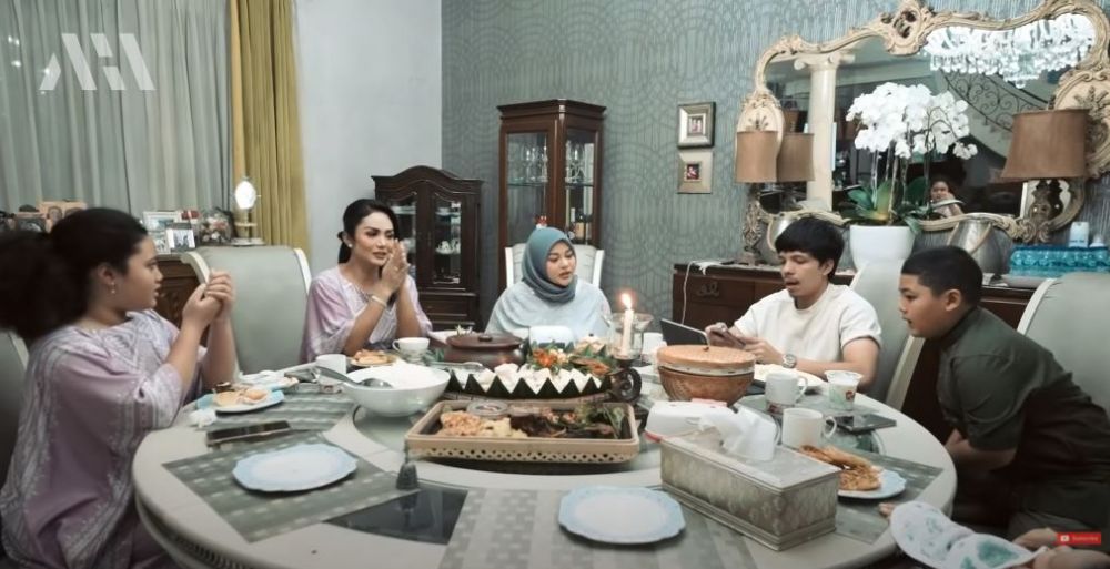 Menu buka puasa khas Nusantara ala 10 seleb, cocok buat keluarga