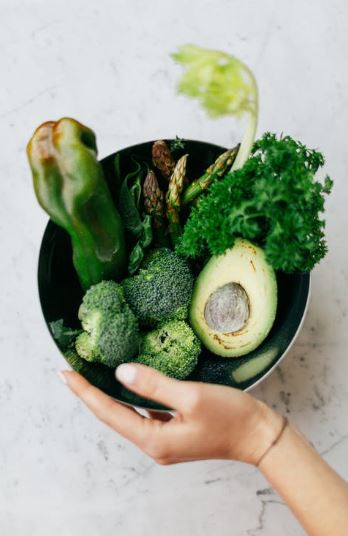 7 Buah dan sayur dikonsumsi Gilang Dirga saat diet, bikin tubuh fit