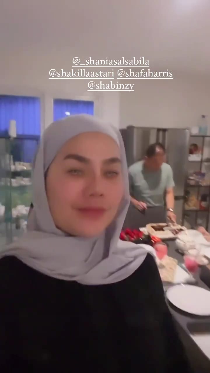 momen sarita abdul mukti rayakan ultah mantan suami © instagram