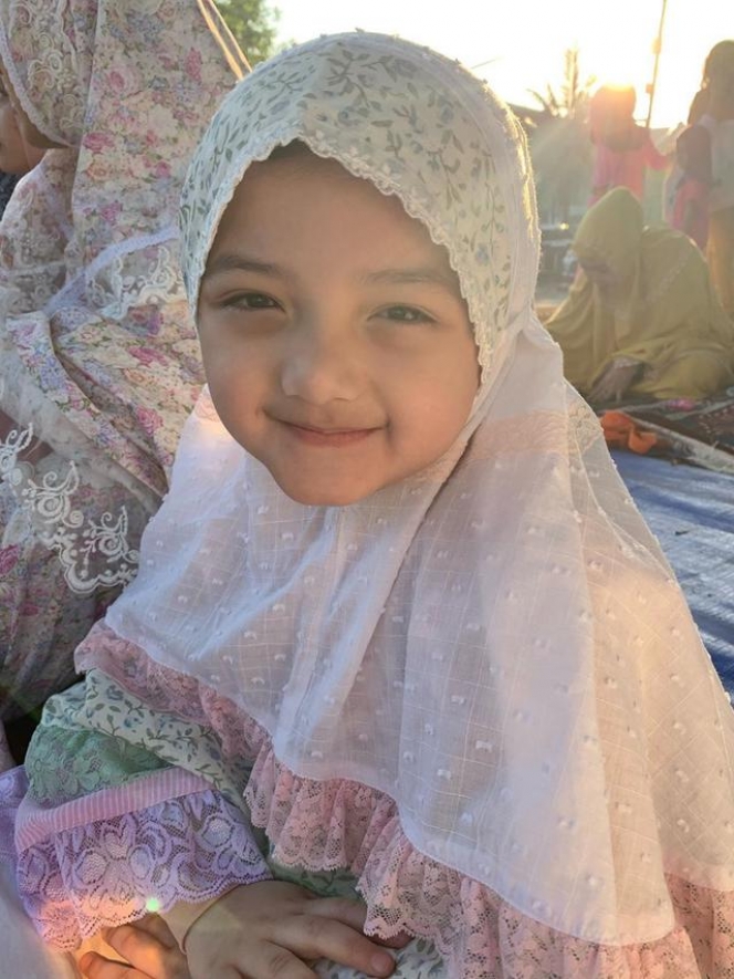 Arsy Hermansyah berhijab Berbagai sumber