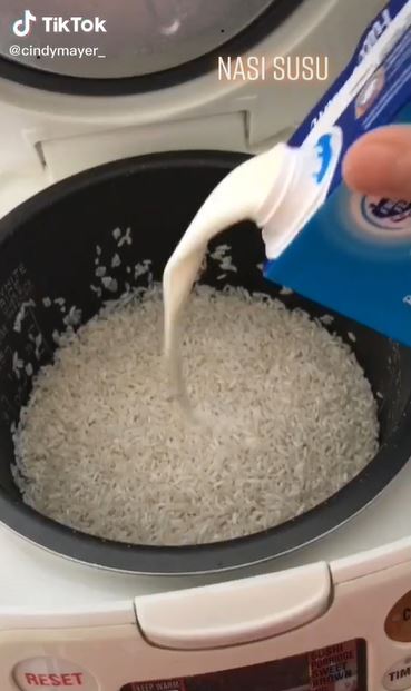 masak nasi nyeleneh © berbagai sumber