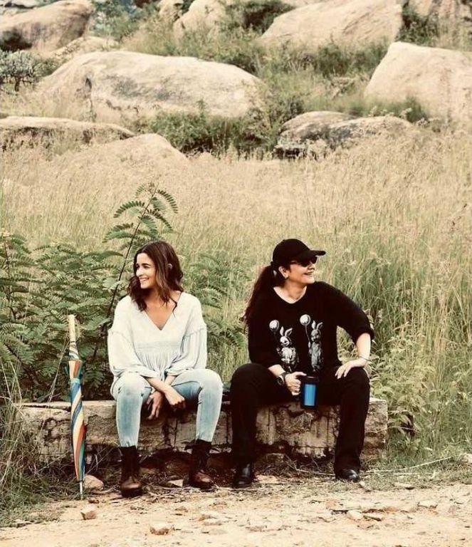 momen akrab Alia Bhatt dan Pooja Bhatt © Instagram momen akrab Alia Bhatt dan Pooja Bhatt © Instagram