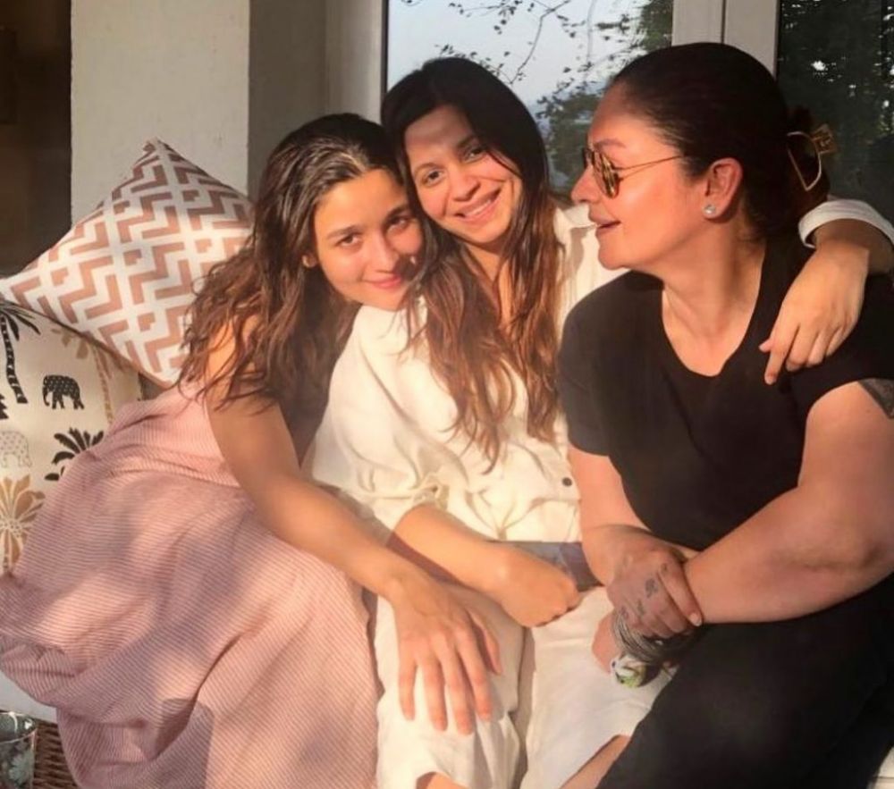 momen akrab Alia Bhatt dan Pooja Bhatt © Instagram momen akrab Alia Bhatt dan Pooja Bhatt © Instagram